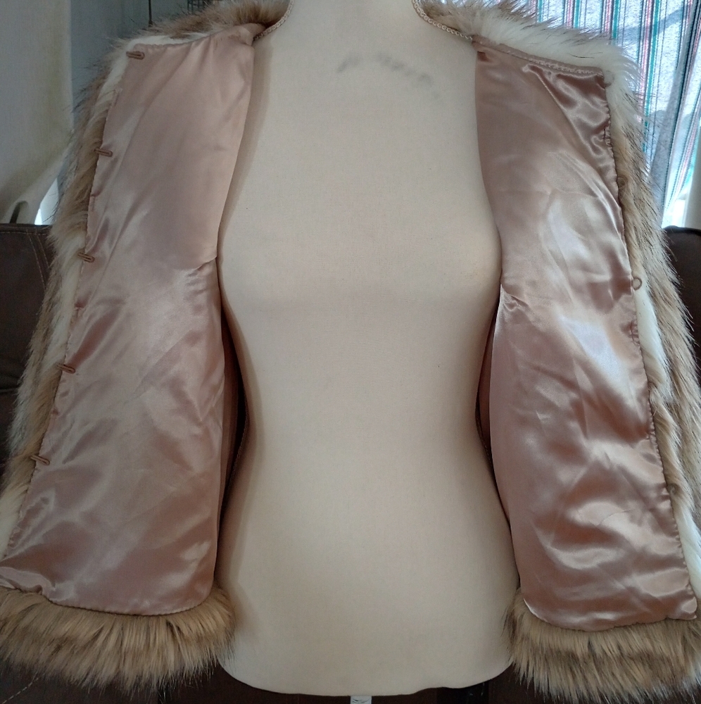 Victoria's Secret faux fur coat - Picture 7 of 9